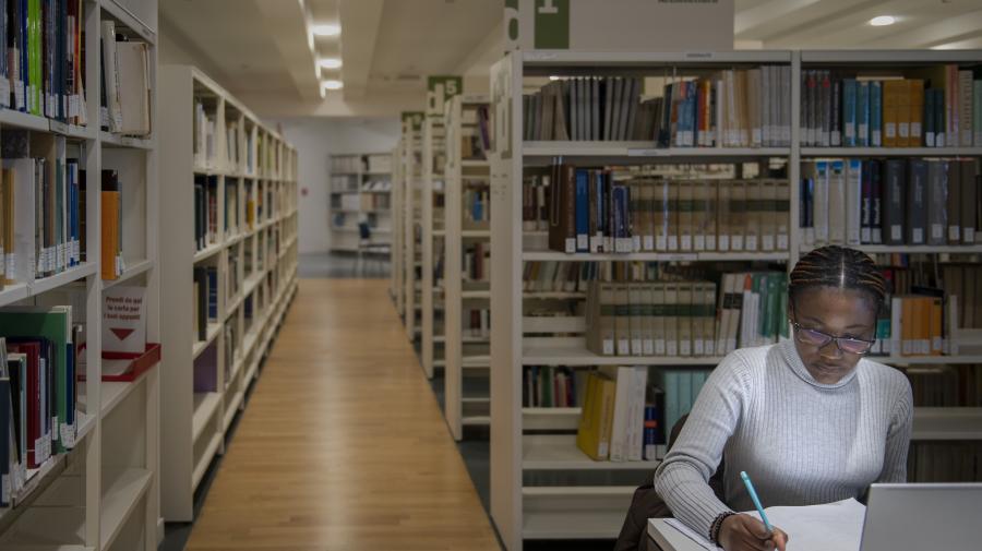 Italy. Bernice Kula-Kula studies in the university library